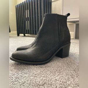 Diesel new with tag women distressed leather boots size 39 (8.5)